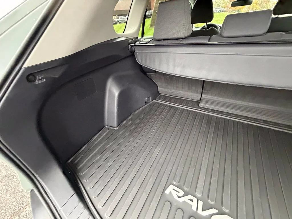 Used 2021  Toyota XLE image 42
