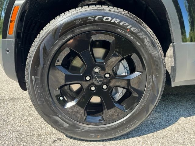 New 2026 Santorini Black Land Rover S image 2