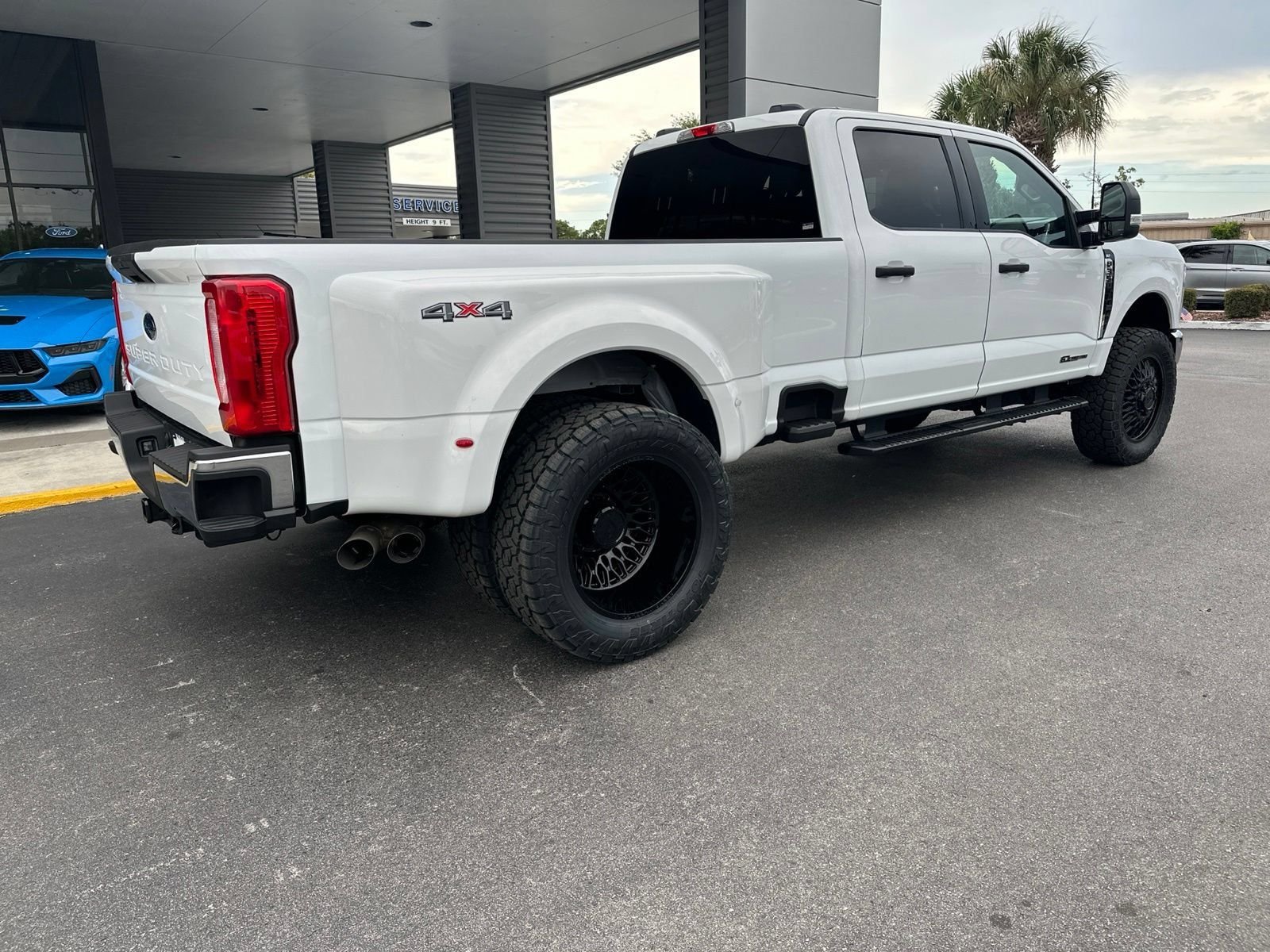 Used 2026 Oxford White Ford XLT image 3