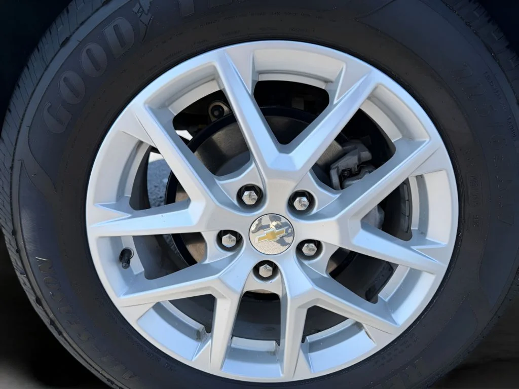 Used 2023 White Chevrolet LT image 25