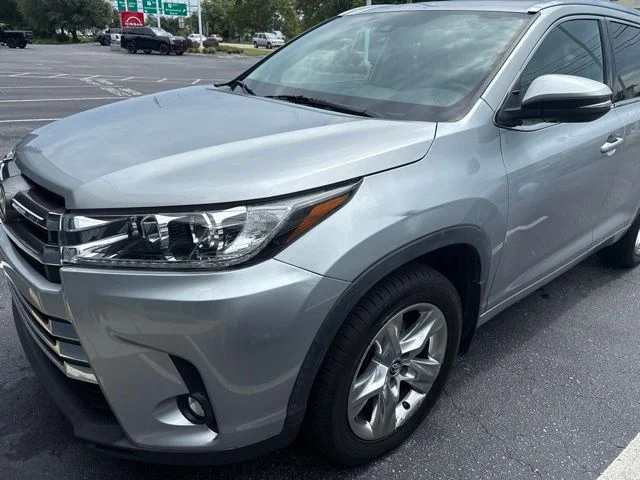 Used 2019 Silver Toyota Limited image 6