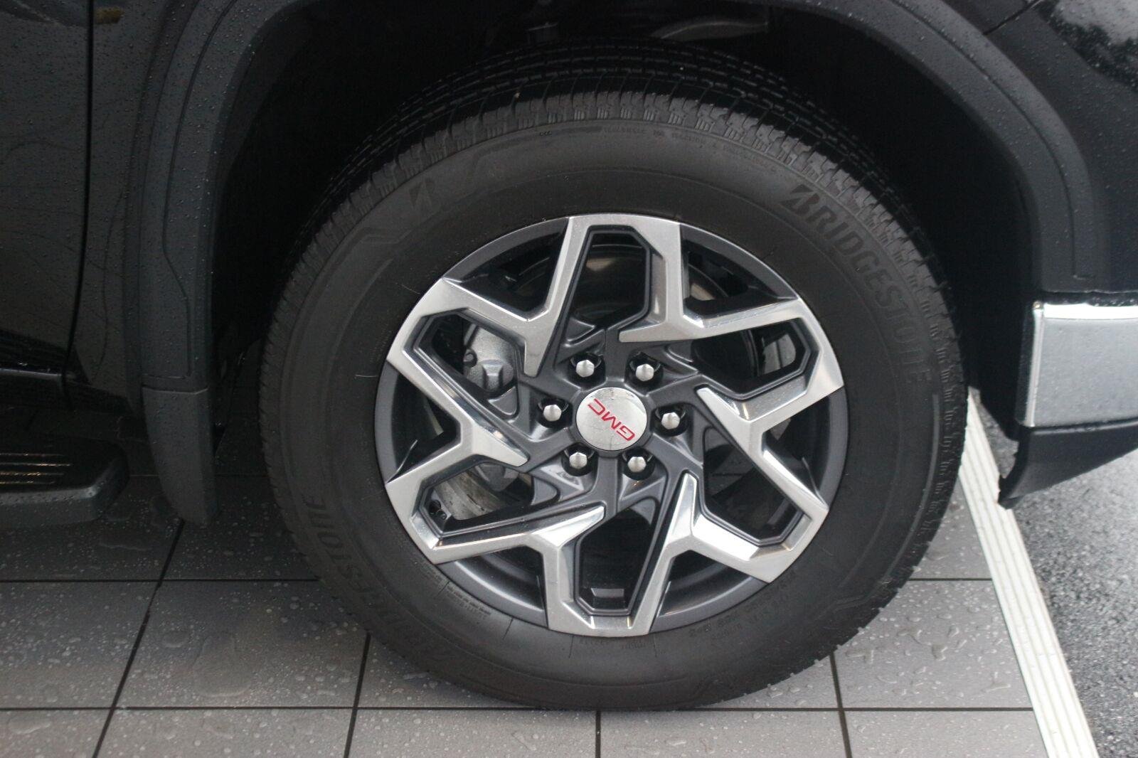 Used 2026 Onyx Black GMC SLT image 30