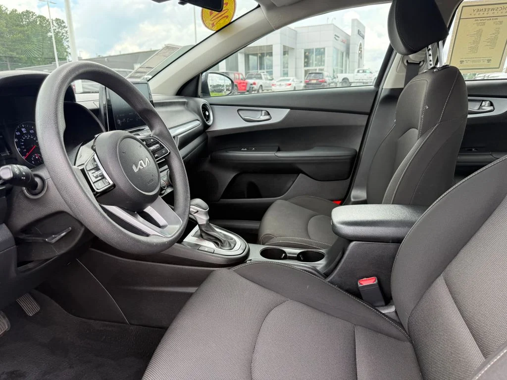 Used 2023 Gray Kia LXS image 4