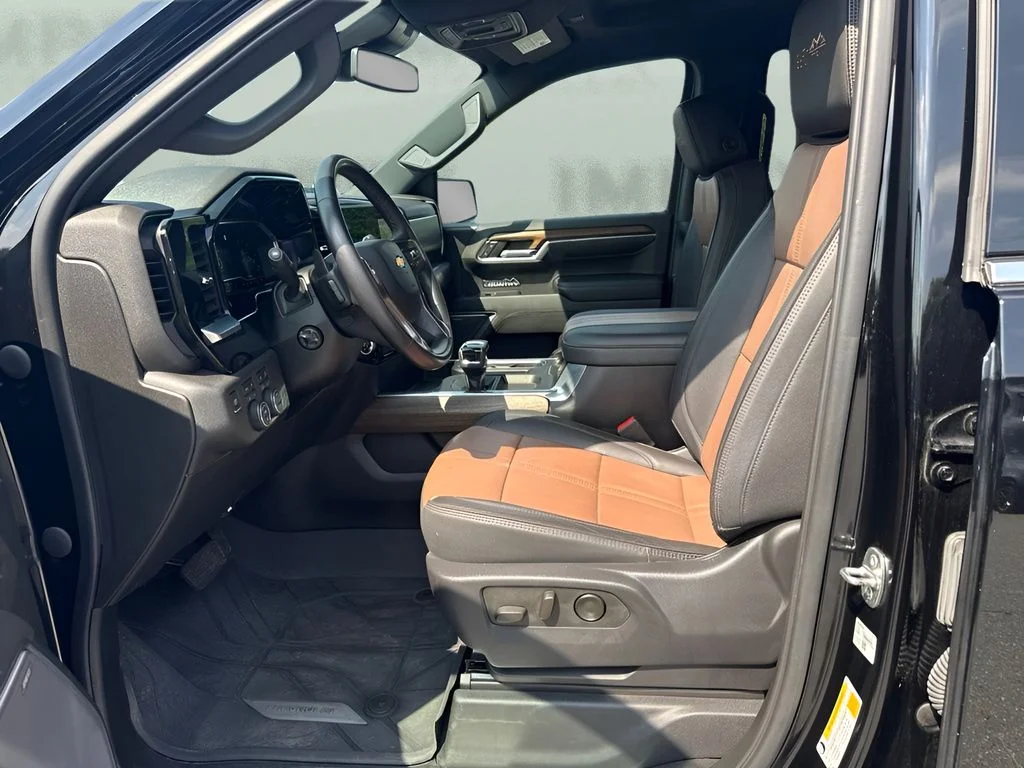 Used 2023 Black Chevrolet High Country image 5