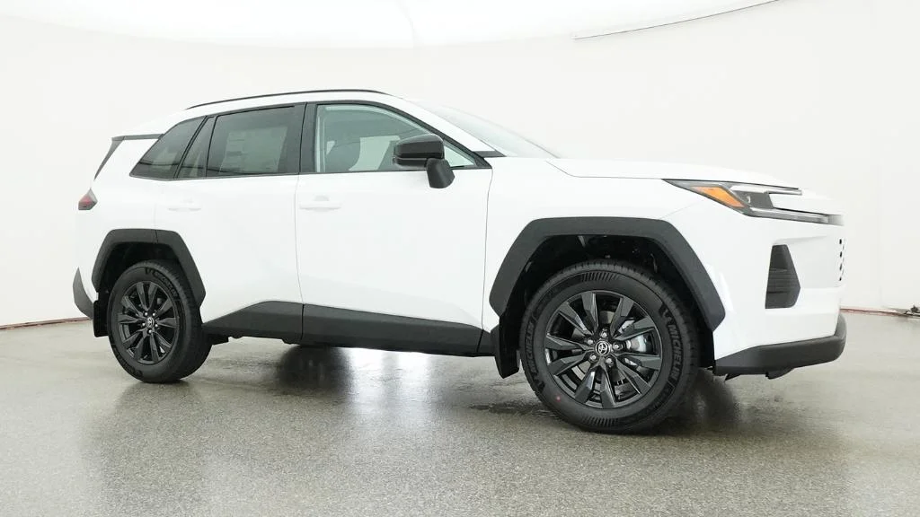 New 2026 Ice Cap Toyota XLE Premium image 19