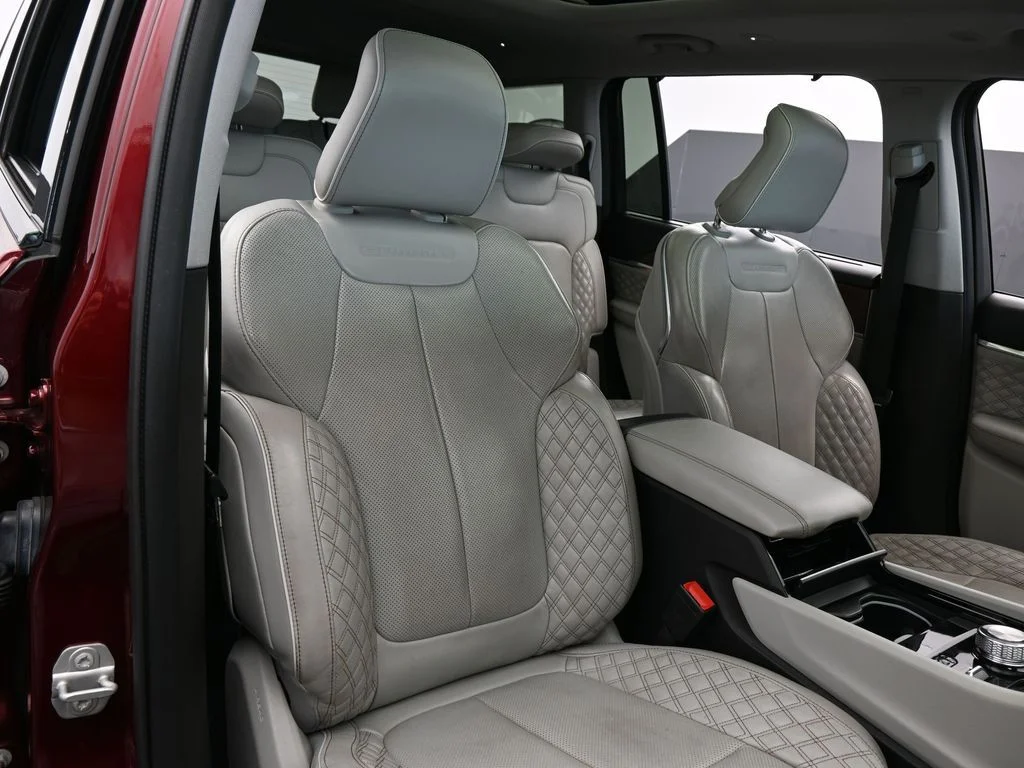 Used 2023 Velvet Red Pearlcoat Jeep Summit image 52