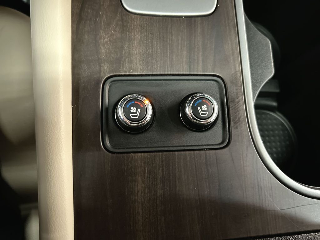 Used 2020 Almond Pearl Nissan Platinum image 32