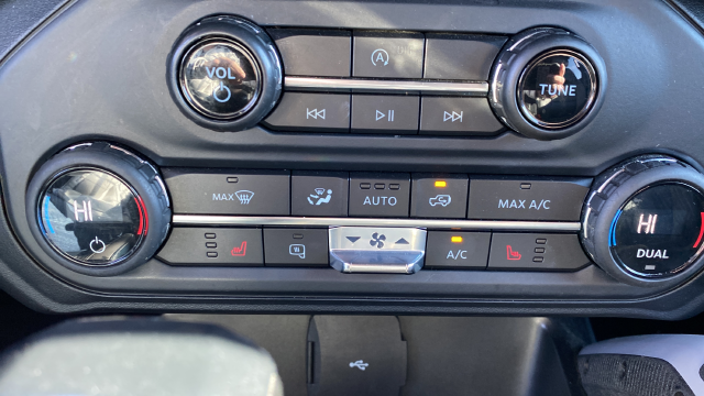 Used 2021 Cyber Orange Metallic Tricoat Ford Outer Banks image 17