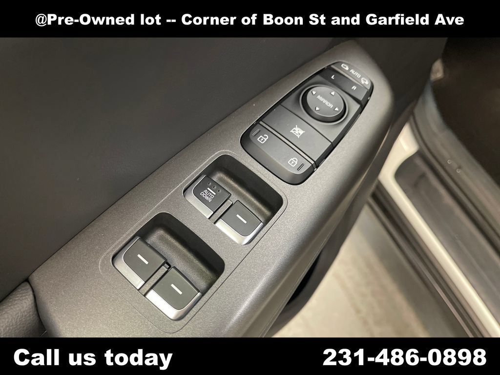 Used 2021  Kia S image 16
