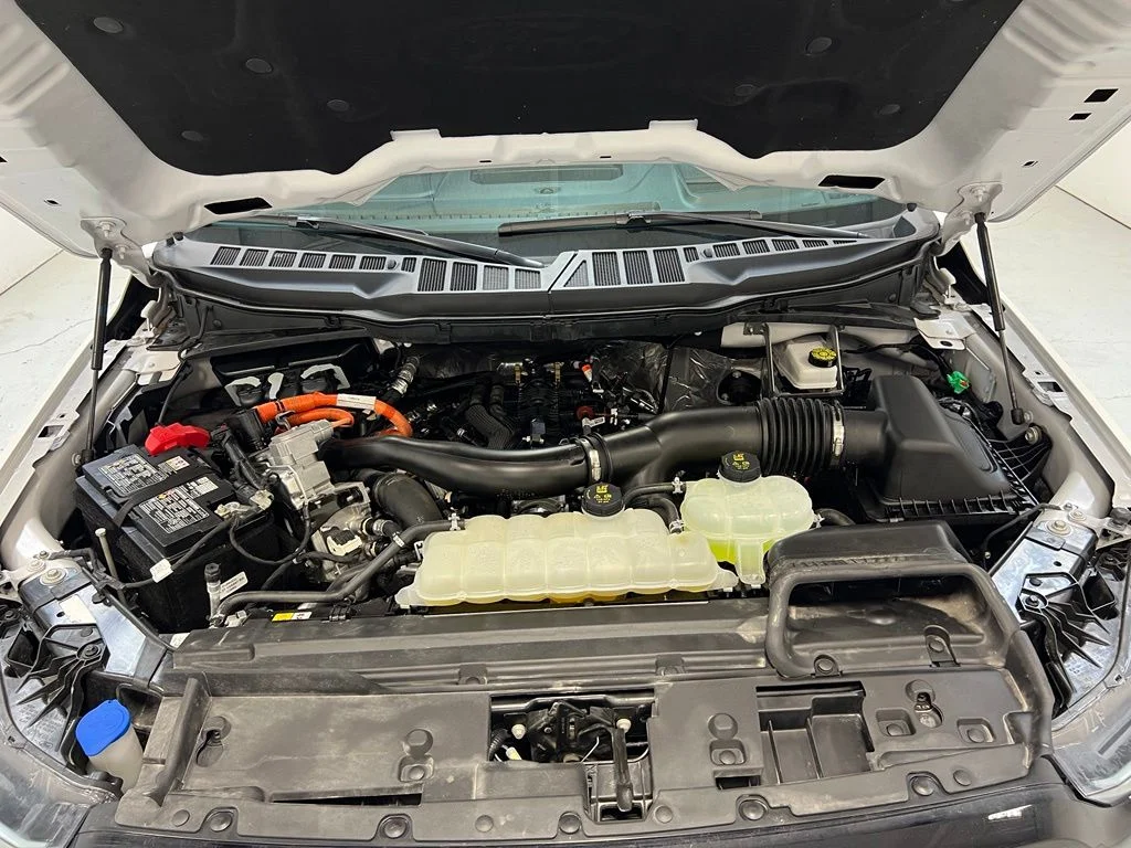 Used 2025 White Ford Lariat image 32