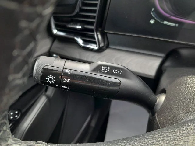 Used 2023 White Kia X-Line image 16