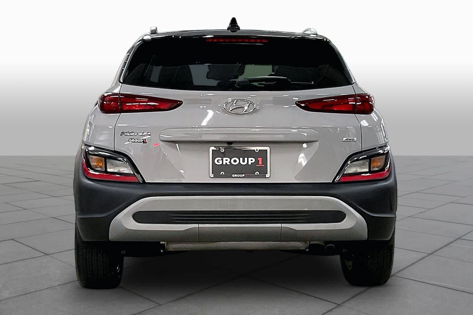 Used 2022 Cyber Silver w/Black Roof Hyundai SEL image 5