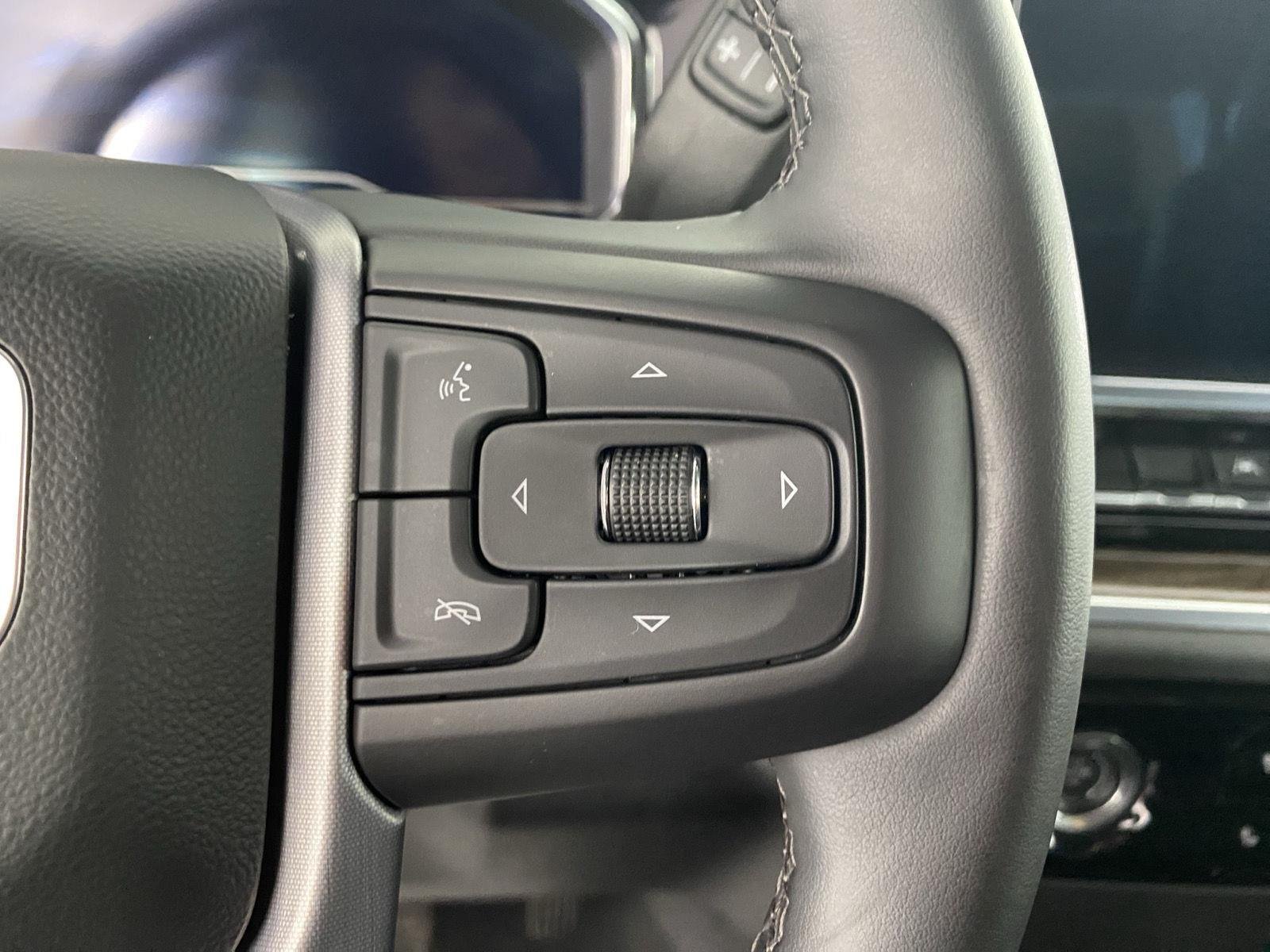 Used 2024 Summit White GMC Elevation image 18
