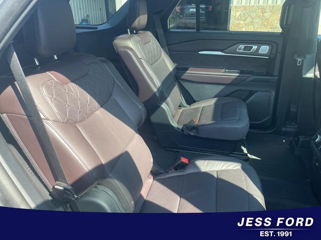 Used 2025 Carbonized Gray Metallic Ford Platinum image 23