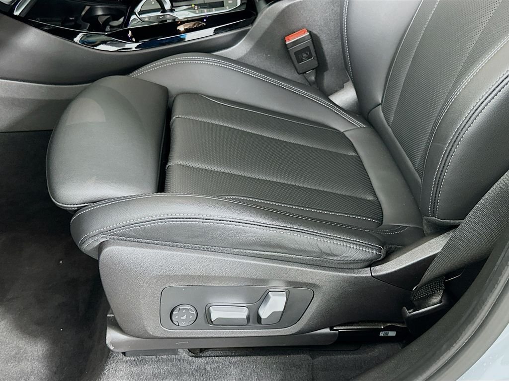 Used 2022 Gray BMW sDrive30i image 20
