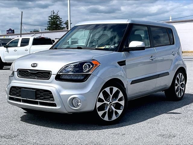 Used 2013 Bright Silver Met Kia ! image 2