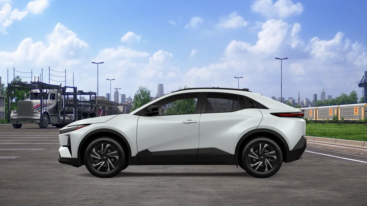 New 2026 Wind Chill Pearl Toyota SE image 4