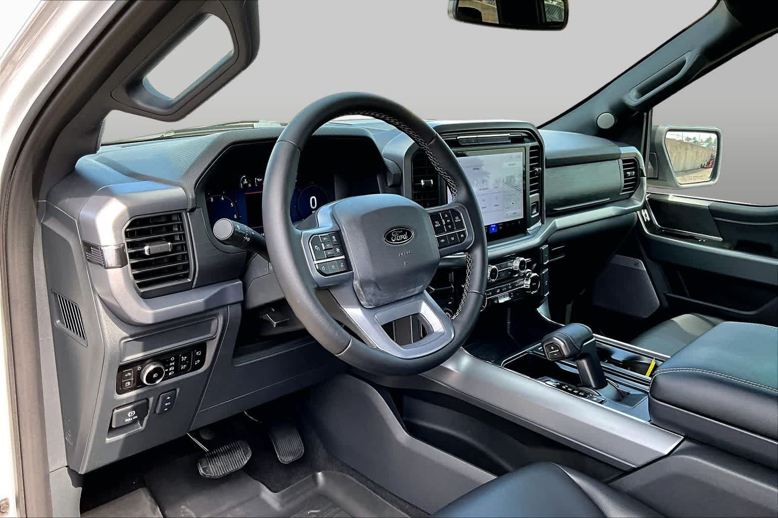 Used 2025 Oxford White Ford XLT image 18