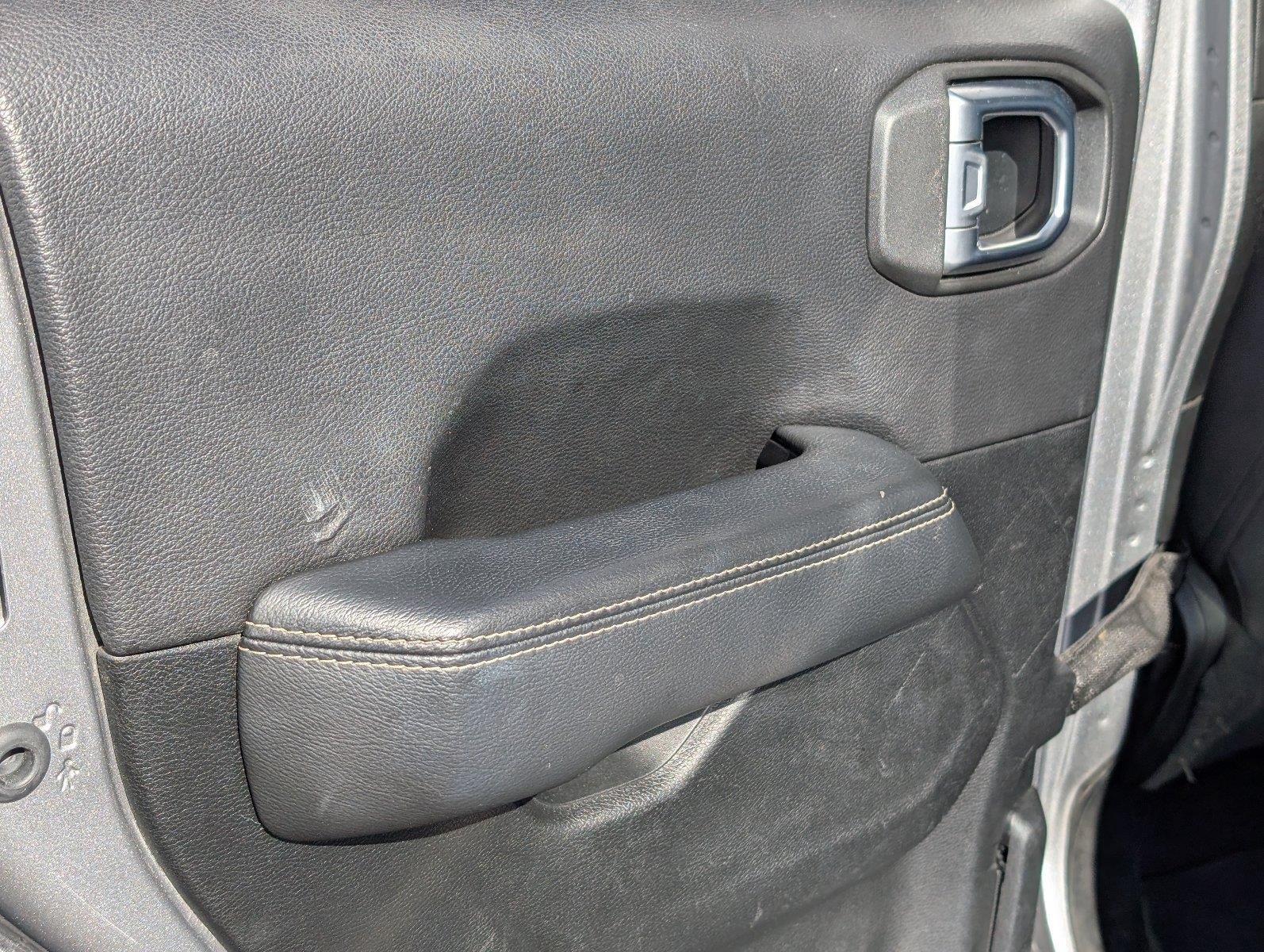 Used 2020 Billet Silver Metallic Clearcoat Jeep Sahara image 36