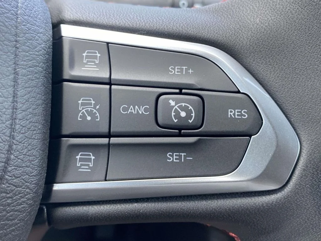 New 2026 Bright White Clear-Coat Exterior Paint Jeep Trailhawk image 23