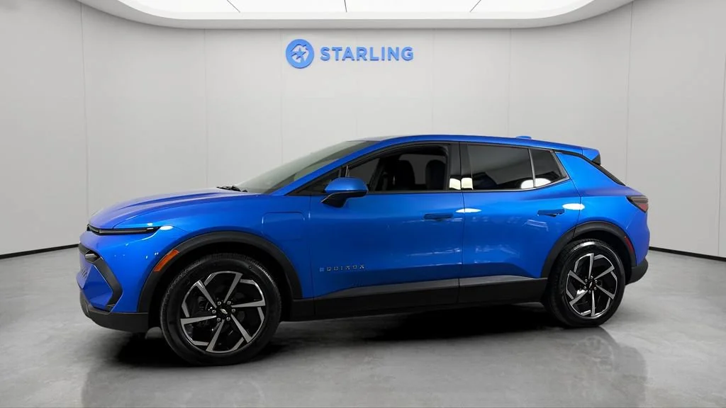 Used 2025 Riptide Blue Metallic Chevrolet LT image 3