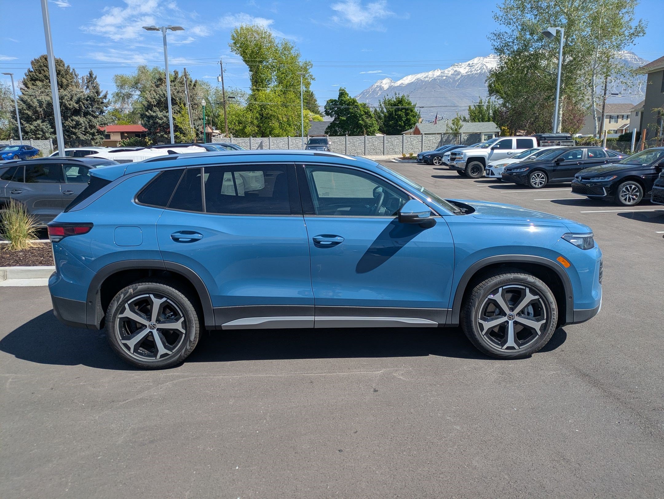 New 2026 Monterey Blue Pearl Volkswagen SE image 2