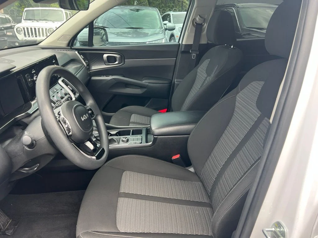 Used 2023 White Kia LX image 9