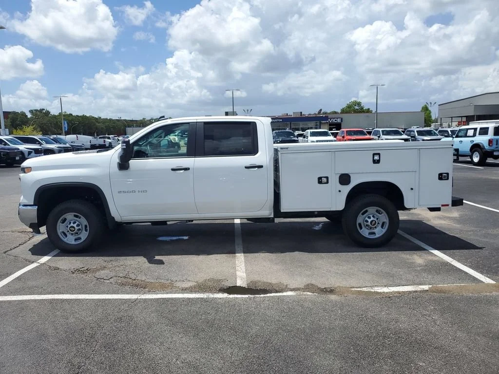 New 2026 Summit White Chevrolet WT image 16