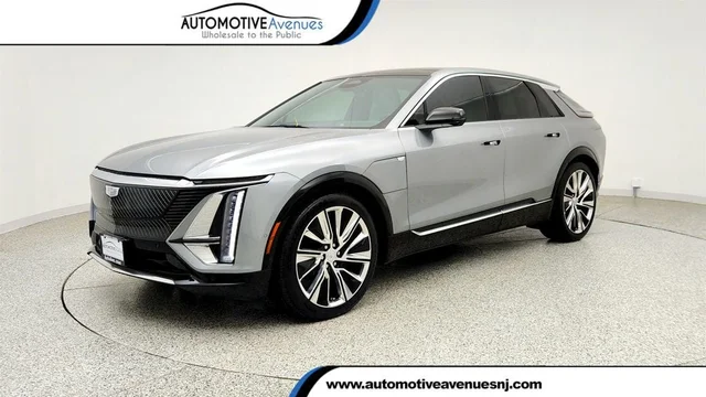 2024 Cadillac LYRIQ 4dr Luxury 3 (1SE) w/ Dual-Panel Panoramic Sunroof