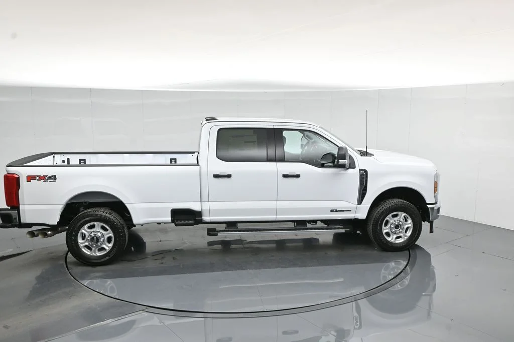 New 2026 Oxford White Ford XLT image 43