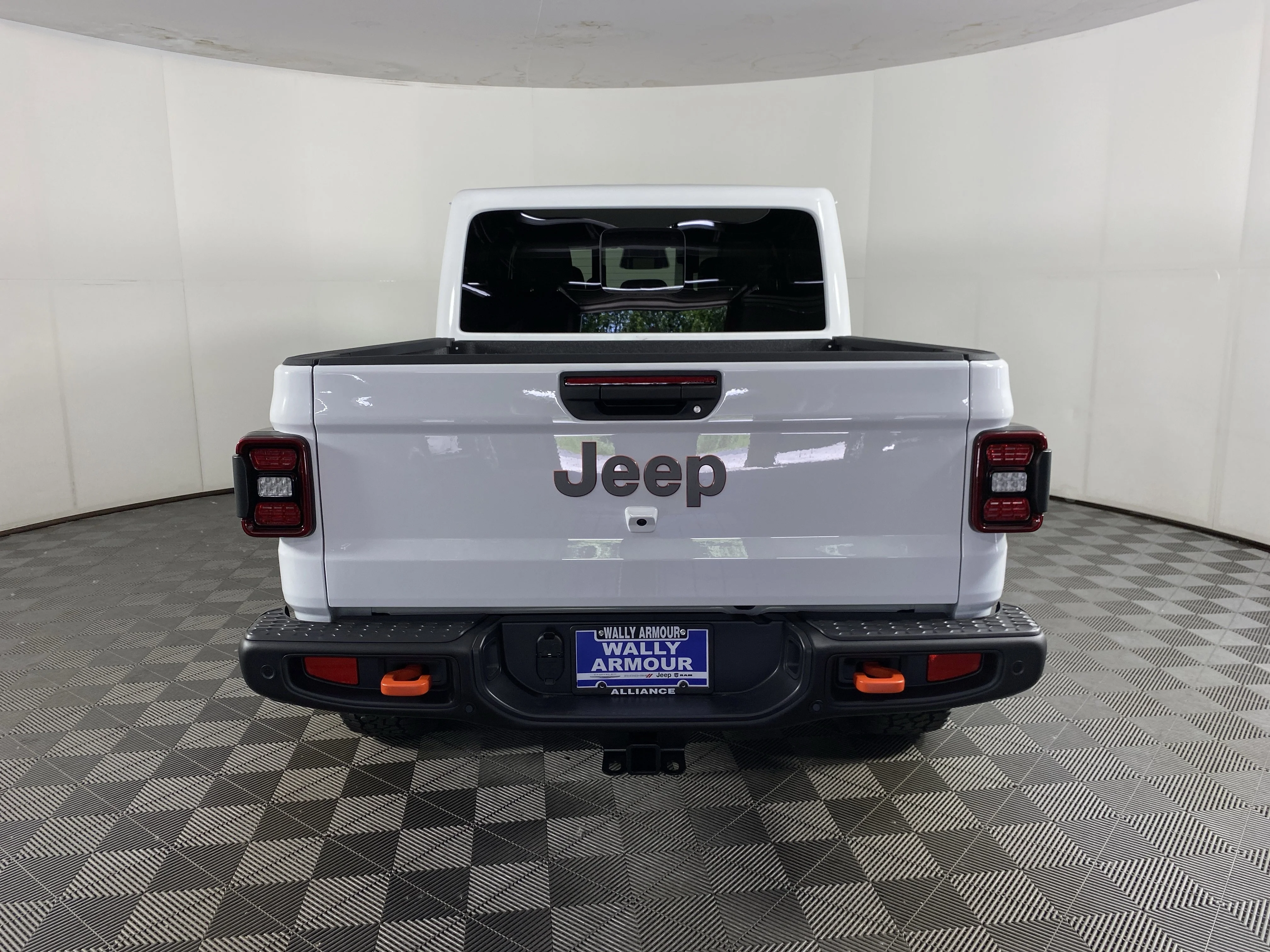 New 2026 Bright White Clear-Coat Exterior Paint Jeep Mojave X image 8