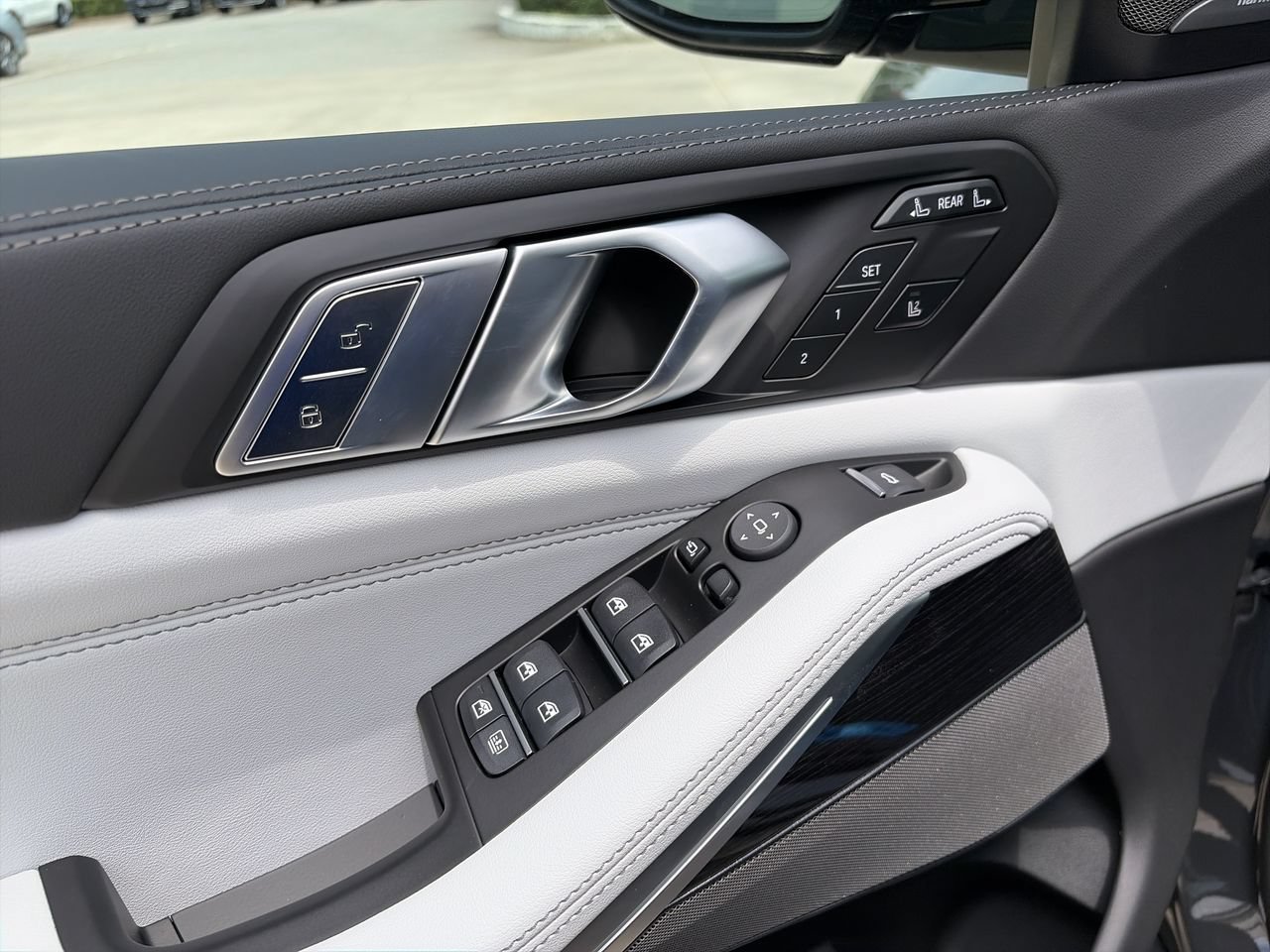 New 2027 Dravit Grey Metallic BMW xDrive40i image 19