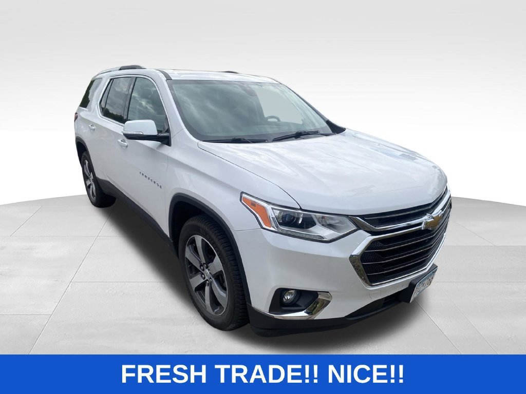 Used 2018 IRIDESCENT PEARL TRICOAT Chevrolet LT Leather image 1