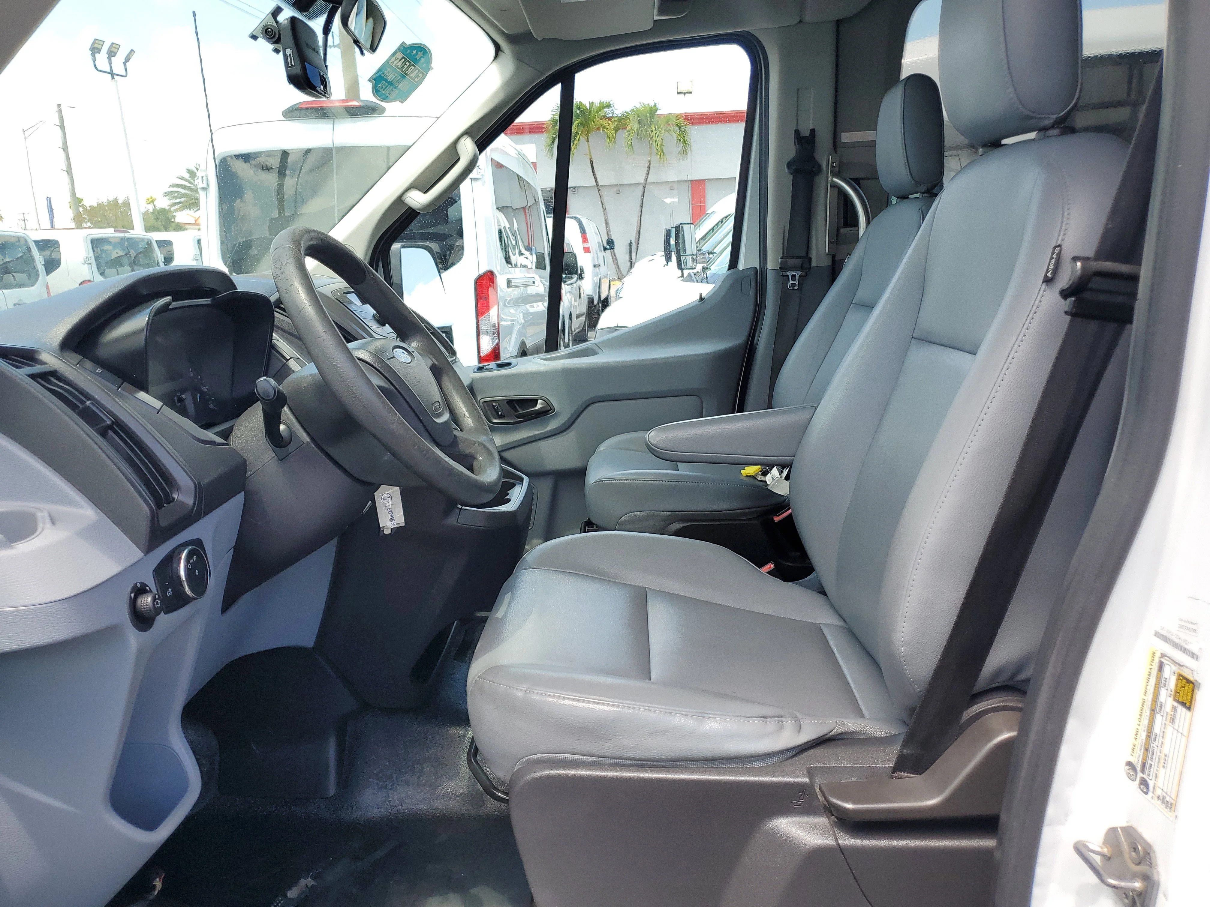 2015 Ford Transit XLT - Photo 11
