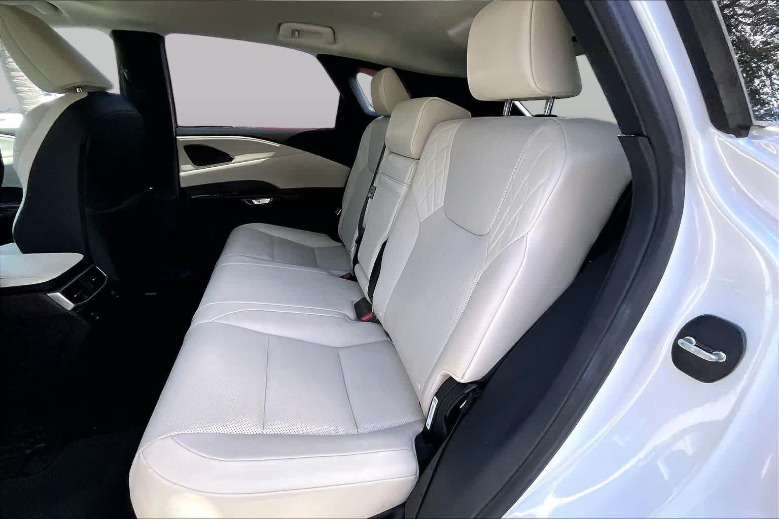 Used 2024 Eminent White Pearl Lexus Premium image 21