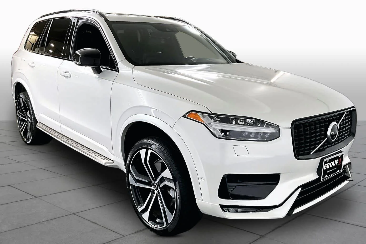 Used 2021 Crystal White Metallic Volvo R-Design image 3