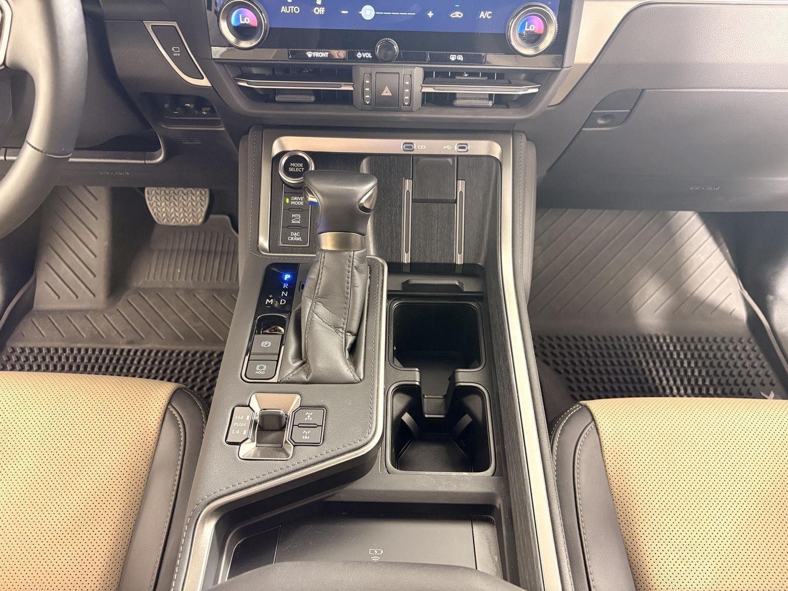 Used 2025 Nori Green Pearl Lexus GX 550 Overtrail image 33