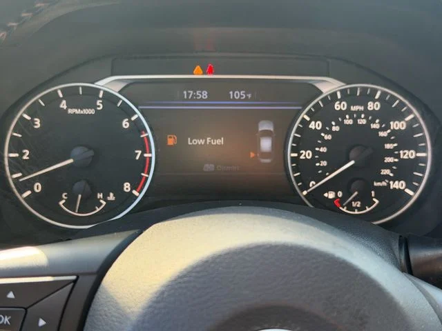 Used 2022 Red Nissan 2.5 SR image 19