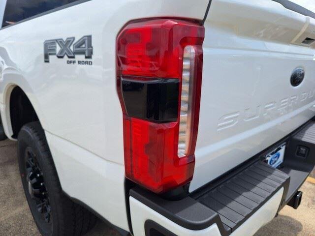 New 2026 Star White Metallic Tri-Coat Ford F-250® Lariat® image 31