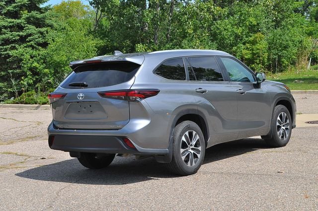Used 2026  Toyota XLE image 3