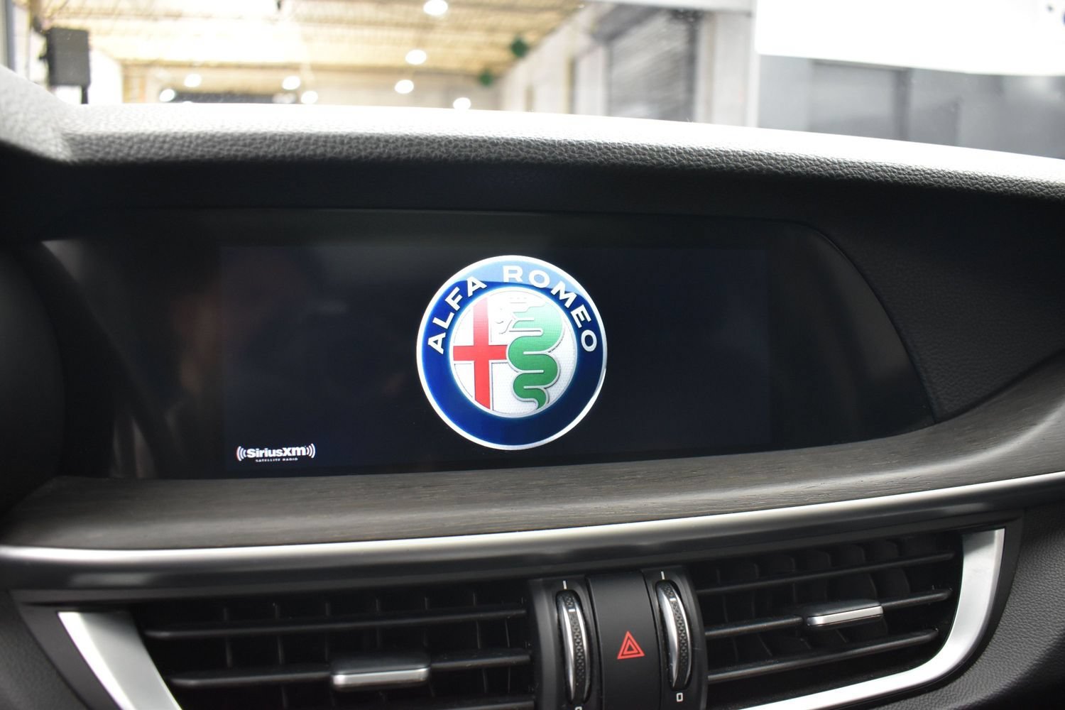 Used 2021 Alfa Rosso Alfa Romeo Ti image 8