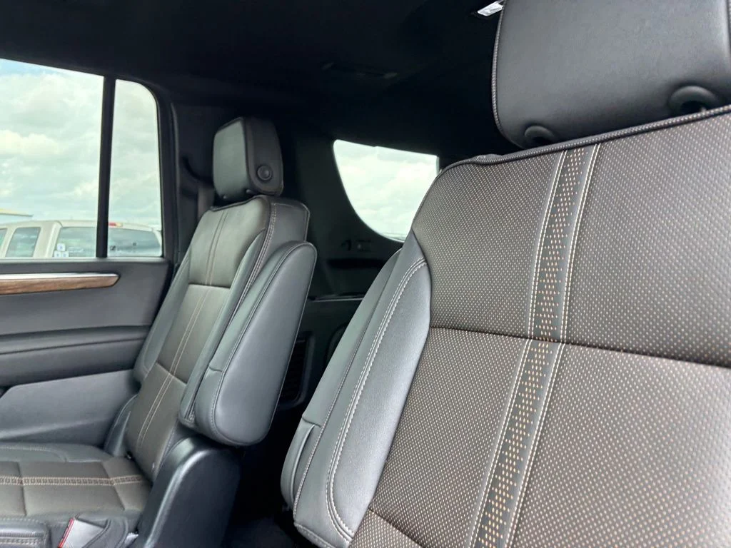 Used 2025 Beige Chevrolet High Country image 27
