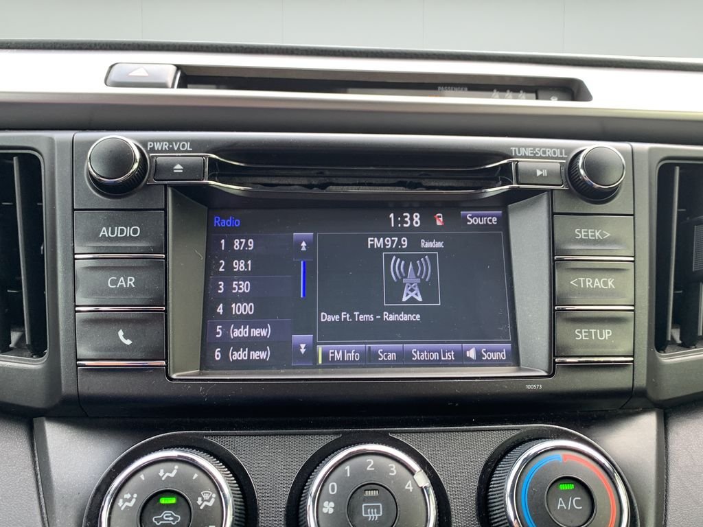 2017 Toyota RAV4 LE - Photo 26