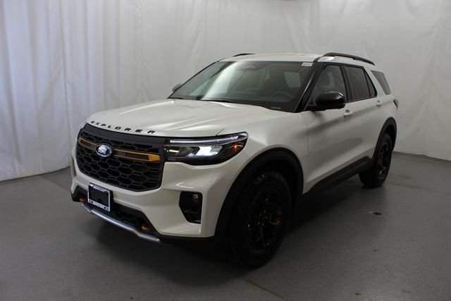 New 2026 Star White Metallic Tri-Coat Ford Tremor® image 11