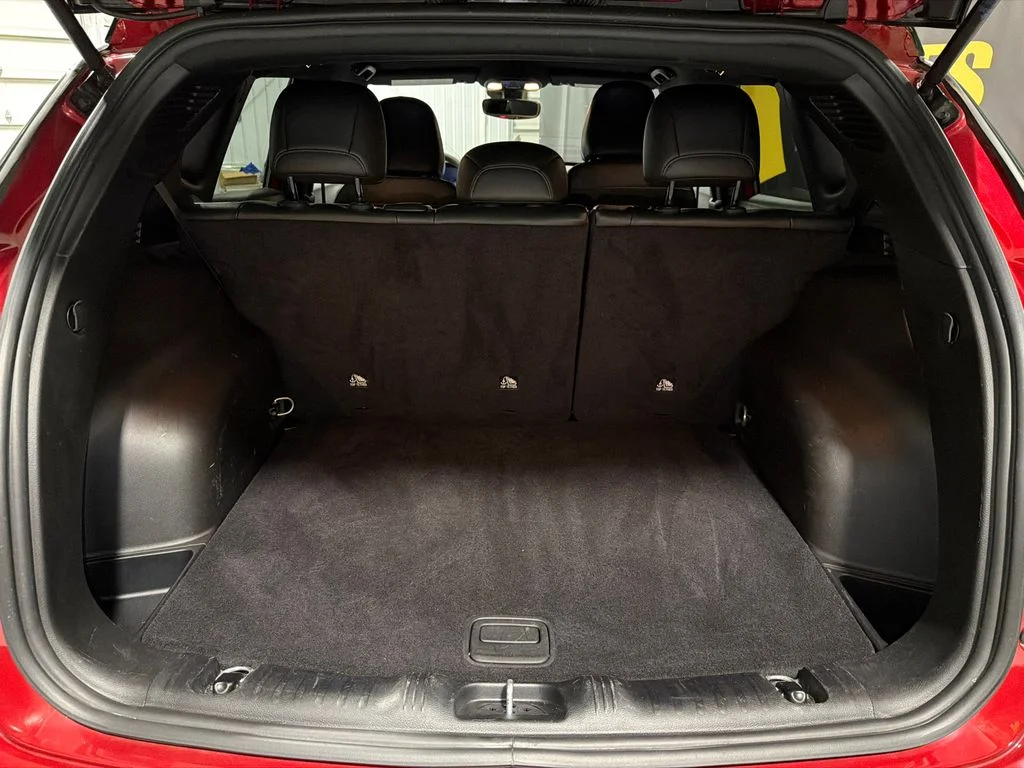 Certified Used 2025 Red Hot Pearlcoat Jeep Trailhawk image 46