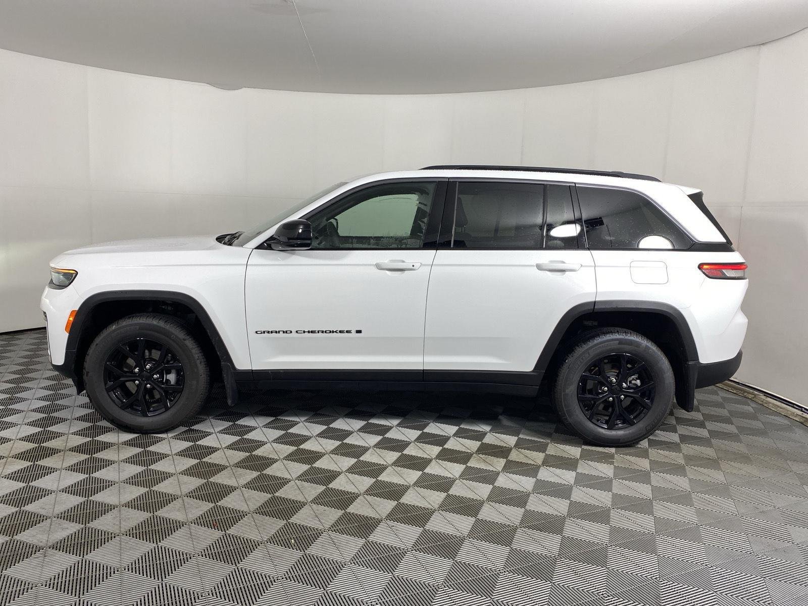 Used 2026 Bright White Clearcoat Jeep Laredo image 12