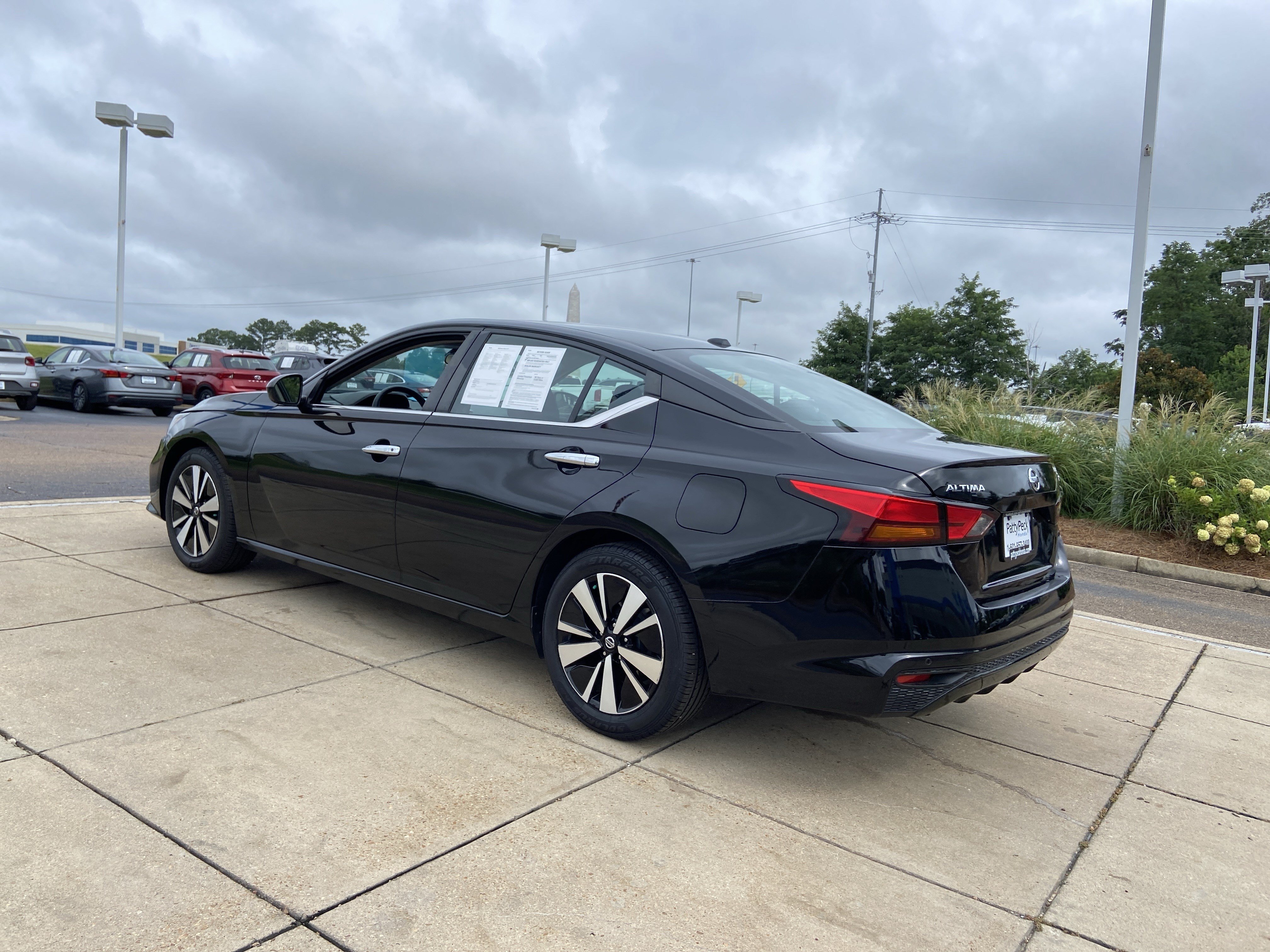 Used 2022 Super Black Nissan 2.5 SV image 8
