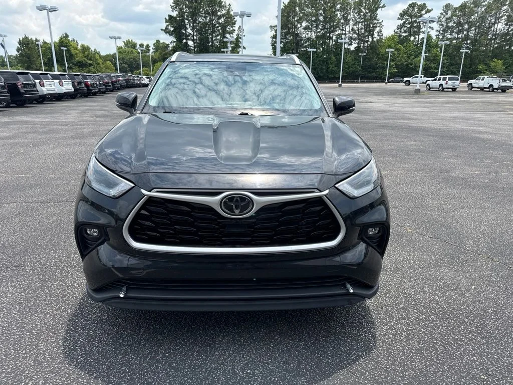 Used 2022 Black Toyota XLE image 1
