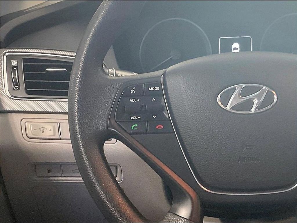 Used 2017 Black Hyundai SE image 22