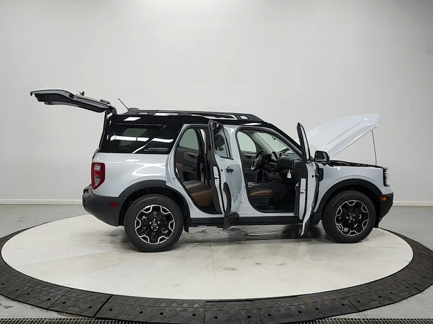 New 2026 Space White Metallic Ford Outer Banks® image 16